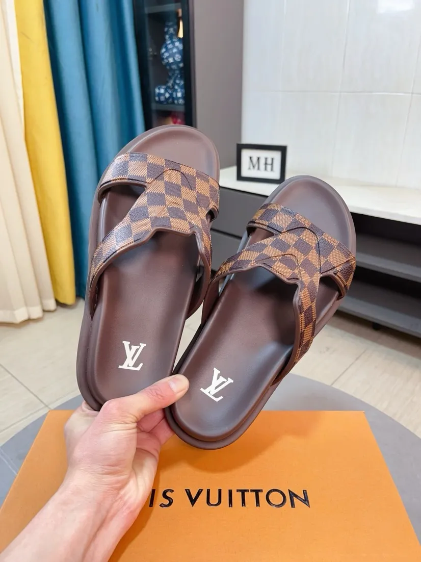 Men's shoes 💰360🌹🌹 (lv-Louis Vuitton) new men's sandals, high-end boutique, exquisite embossed logo decoration on the upper, fine workmanship, super soft soles, casual, loose and comfortable, a must-have in summer! \nsize：38-44